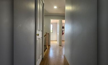 Se vende amplia, cómoda y hermosa casa de dos pisos, comuna La Calera.