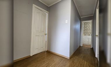 Se vende amplia, cómoda y hermosa casa de dos pisos, comuna La Calera.