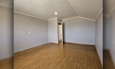 Se vende amplia, cómoda y hermosa casa de dos pisos, comuna La Calera.