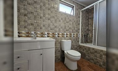 Se vende amplia, cómoda y hermosa casa de dos pisos, comuna La Calera.