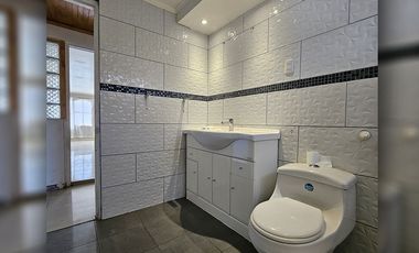 Se vende amplia, cómoda y hermosa casa de dos pisos, comuna La Calera.