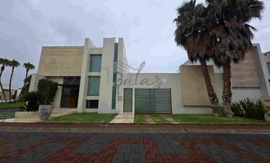 RENTA O VENTA,  EXCLUSIVA RESIDENCIA CON GRAN JARDÍN!!