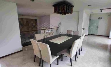 RENTA O VENTA,  EXCLUSIVA RESIDENCIA CON GRAN JARDÍN!!