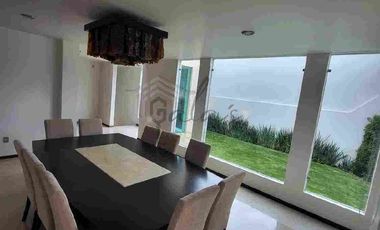 RENTA O VENTA,  EXCLUSIVA RESIDENCIA CON GRAN JARDÍN!!