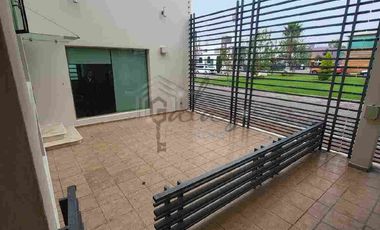 RENTA O VENTA,  EXCLUSIVA RESIDENCIA CON GRAN JARDÍN!!