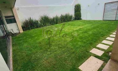 RENTA O VENTA,  EXCLUSIVA RESIDENCIA CON GRAN JARDÍN!!