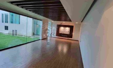 RENTA O VENTA,  EXCLUSIVA RESIDENCIA CON GRAN JARDÍN!!