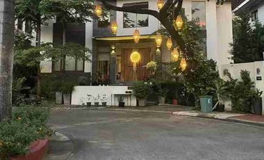 FOR SALE HOUSE IN LOT IN PASEO DE MAGALLANES VILLAGE MAKATI CITY