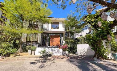 FOR SALE HOUSE IN LOT IN PASEO DE MAGALLANES VILLAGE MAKATI CITY