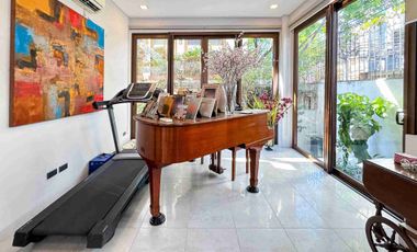 FOR SALE HOUSE IN LOT IN PASEO DE MAGALLANES VILLAGE MAKATI CITY