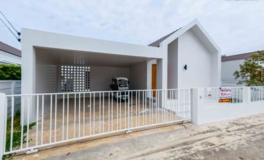 Minimal Resort Home with Mountain & Riverside View  Serene Courtyard – Kaeng Khoi
