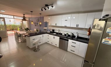 VENTA CASA TURÍSTICA EN 2DA LÍNEA DE MAR BELLO HORIZONTE - J.V