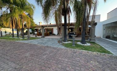 🏡 Residencia Exclusiva en Fundadores de Zavaleta, Puebla – 5,123 m² de Terreno, Jardines Privados