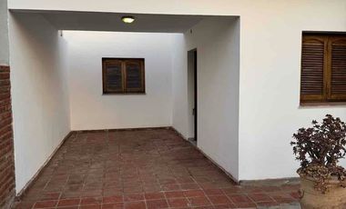 ALQUILO CASA 3 Dor con patio