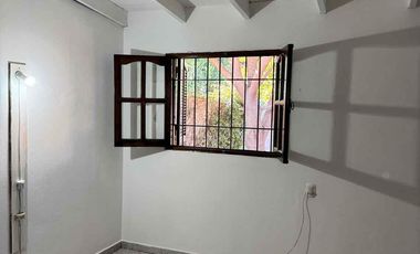 ALQUILO CASA 3 Dor con patio