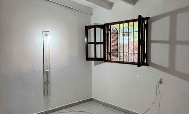 ALQUILO CASA 3 Dor con patio