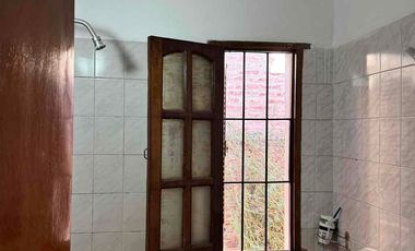 ALQUILO CASA 3 Dor con patio
