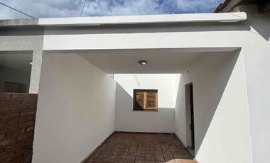 ALQUILO CASA 3 Dor con patio