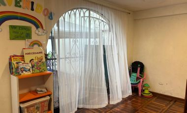 VENDO CASA DE 280 M2 EN ZONA RESIDENCIA AV FRAY LUIS DE LEON SAN BORJA