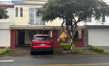 VENDO CASA DE 280 M2 EN ZONA RESIDENCIA AV FRAY LUIS DE LEON SAN BORJA