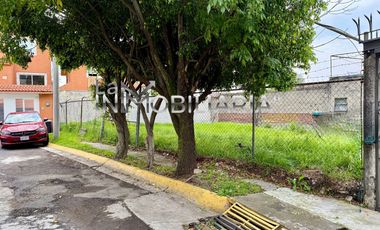 TERRENO PLANO EN CALLE CERRADA LOMAS DE VALLE DORADO