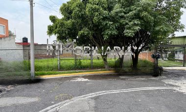 TERRENO PLANO EN CALLE CERRADA LOMAS DE VALLE DORADO