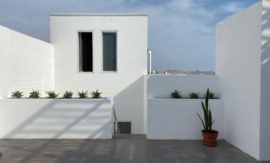 Vendo casa en Playa Punta Corrientes con vista al mar