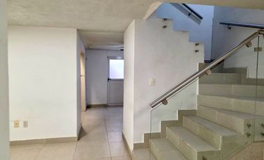 🛑🏠RENTA Casa de 3 Recámaras en Privada en Jardines Del Moral, al Norte de la Ciudad. León, Guanajuato.