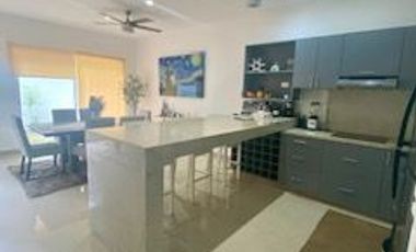 EXCLUSIVA RESIDENCIA EN RENTA AMUEBLADA  A UNOS PASOS DEL MAR EN PUERTO MORELOS $25,500