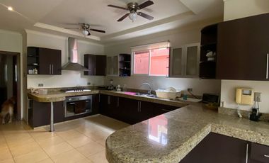 Casa en venta, Urb Isla sol, vía Samborondón