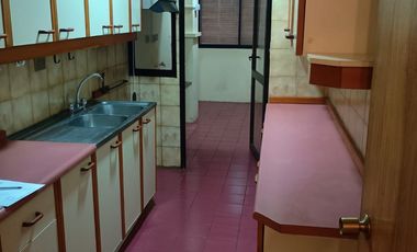 Se arrienda cómodo departamento central