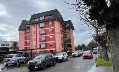 Se arrienda cómodo departamento central