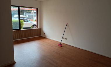 Se arrienda cómodo departamento central