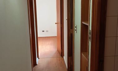 Se arrienda cómodo departamento central