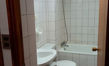 Se arrienda cómodo departamento central