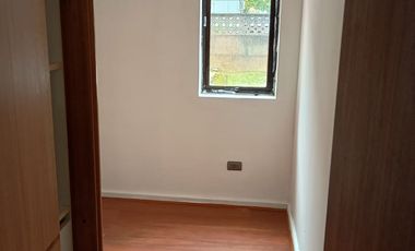 Se arrienda cómodo departamento central