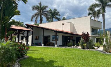 Venta Espectacular Casa de Campo sector Combia Pereira