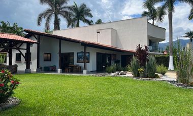 Venta Espectacular Casa de Campo sector Combia Pereira