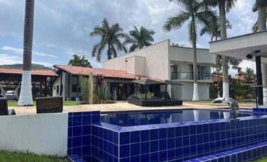 Venta Espectacular Casa de Campo sector Combia Pereira