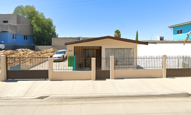 Casa en venta con gran terreno en Tijuana, B.C. (Del Cerro Colorado)