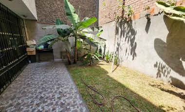LINDA CASA FRENTE A PARQUE, 7 DORMITORIOS, 4 BAÑOS