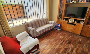 LINDA CASA FRENTE A PARQUE, 7 DORMITORIOS, 4 BAÑOS