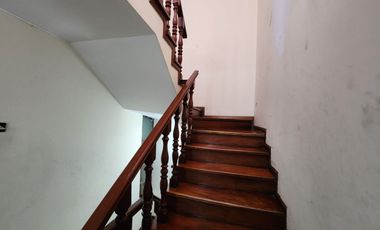 LINDA CASA FRENTE A PARQUE, 7 DORMITORIOS, 4 BAÑOS