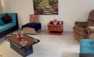 CASA EN VENTA EN VIVEROS DE LA LOMA, AMPLIA