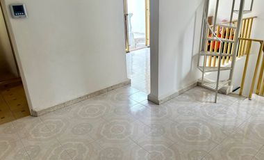 CASA EN VENTA EN VIVEROS DE LA LOMA, AMPLIA