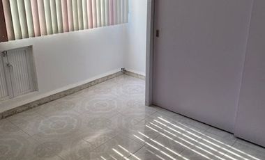 CASA EN VENTA EN VIVEROS DE LA LOMA, AMPLIA