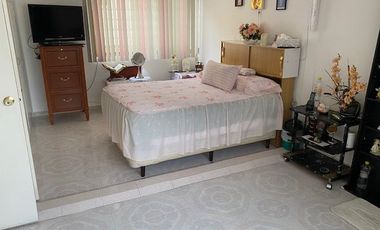 CASA EN VENTA EN VIVEROS DE LA LOMA, AMPLIA