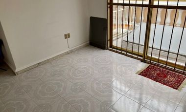 CASA EN VENTA EN VIVEROS DE LA LOMA, AMPLIA