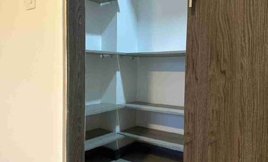 Venta de espectacular apartamento en la Castellana,sector santa gema.