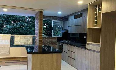 Venta de espectacular apartamento en la Castellana sector santa gema .